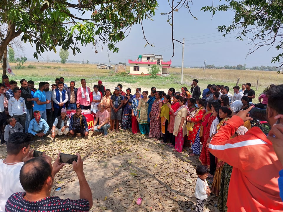 गोदावरी - ३ मा काँग्रेस समर्थक ४५ जना नेकपा एमाले प्रबेश